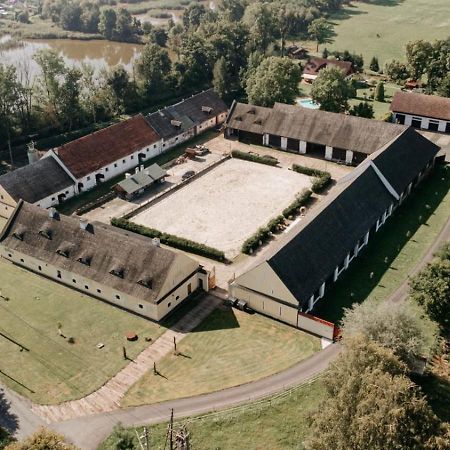 Dvur Olsiny -Hotel And Horse-Riding Karviná Екстериор снимка