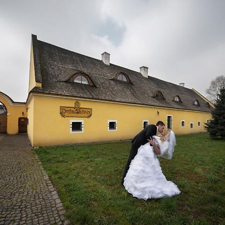 Dvur Olsiny -Hotel And Horse-Riding Karviná Екстериор снимка