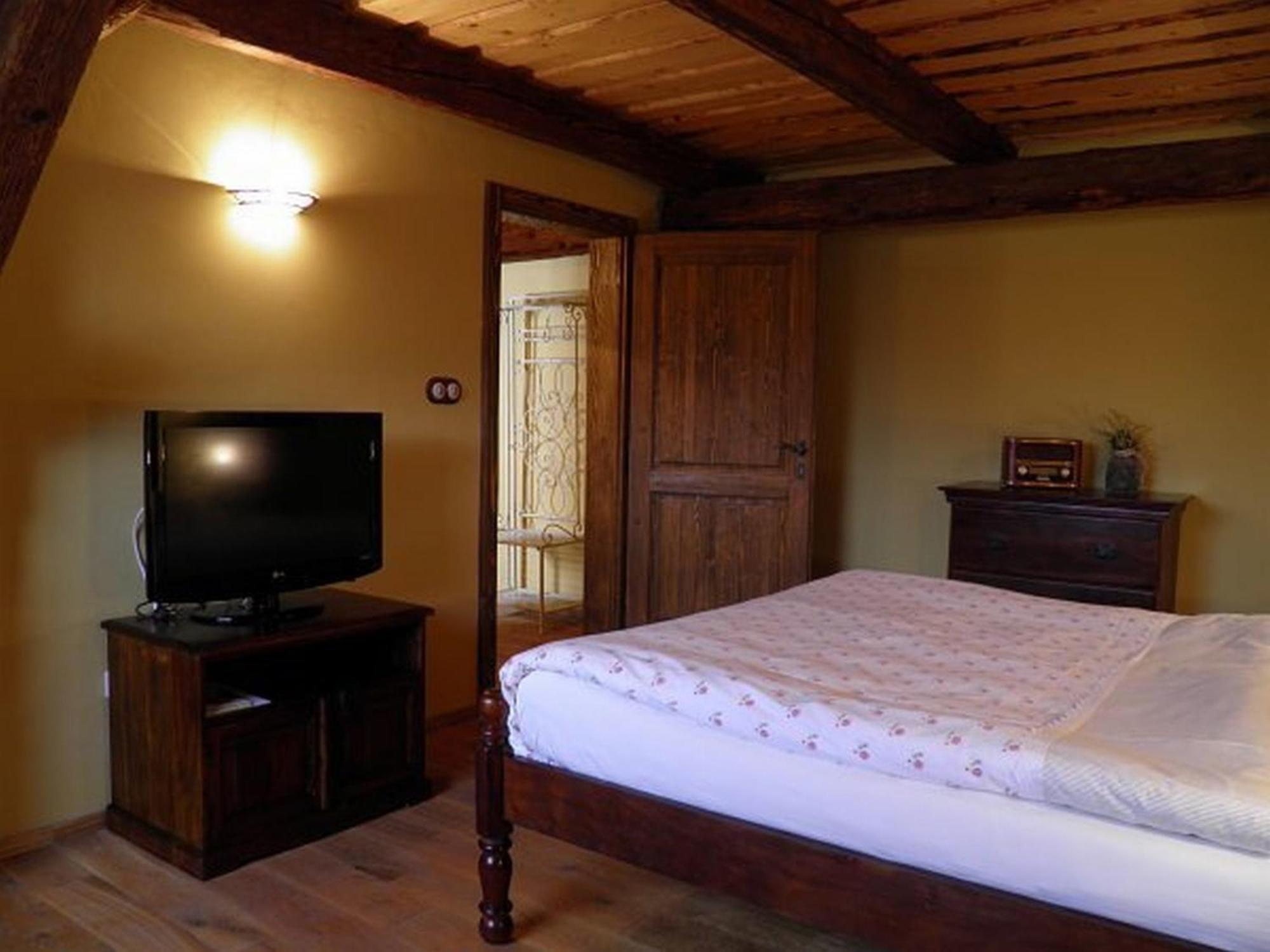 Dvur Olsiny -Hotel And Horse-Riding Karviná Стая снимка