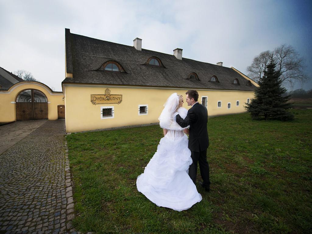 Dvur Olsiny -Hotel And Horse-Riding Karviná Екстериор снимка