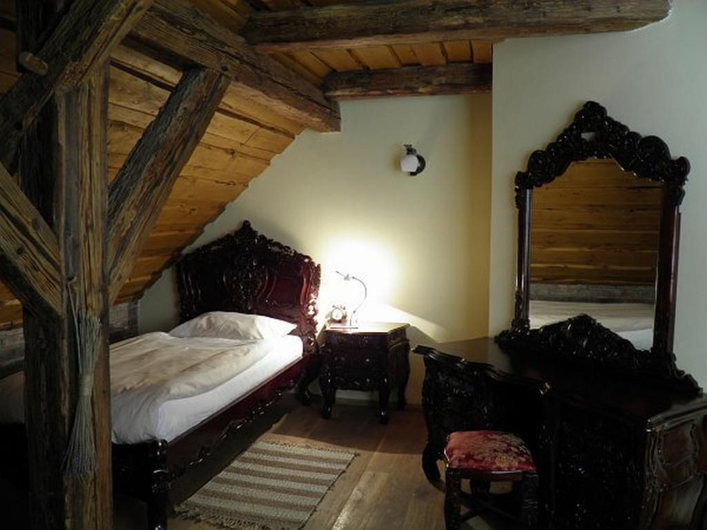 Dvur Olsiny -Hotel And Horse-Riding Karviná Стая снимка