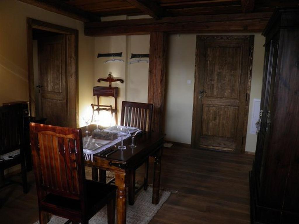 Dvur Olsiny -Hotel And Horse-Riding Karviná Стая снимка